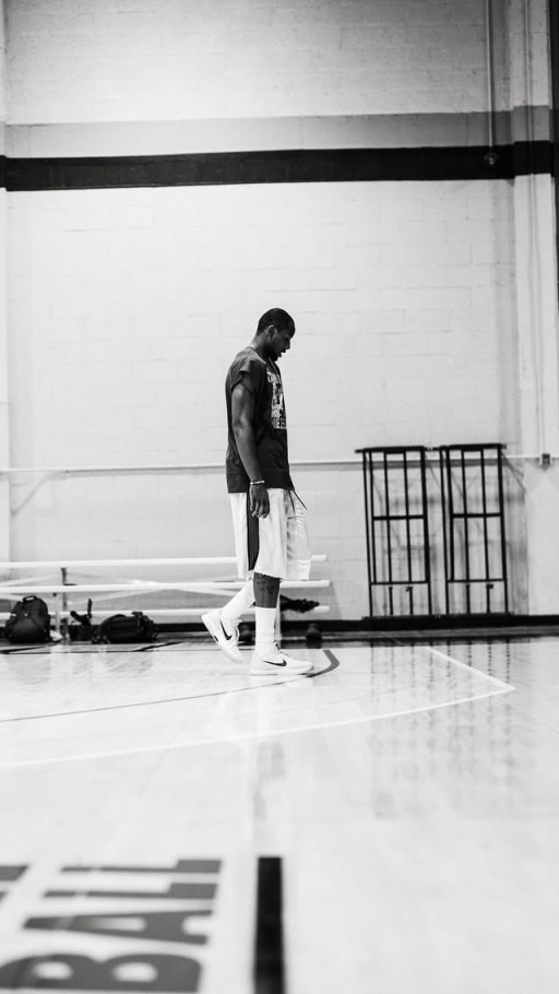 库明加继续晒训练照！咔咔扣篮+投篮出手点依然较低