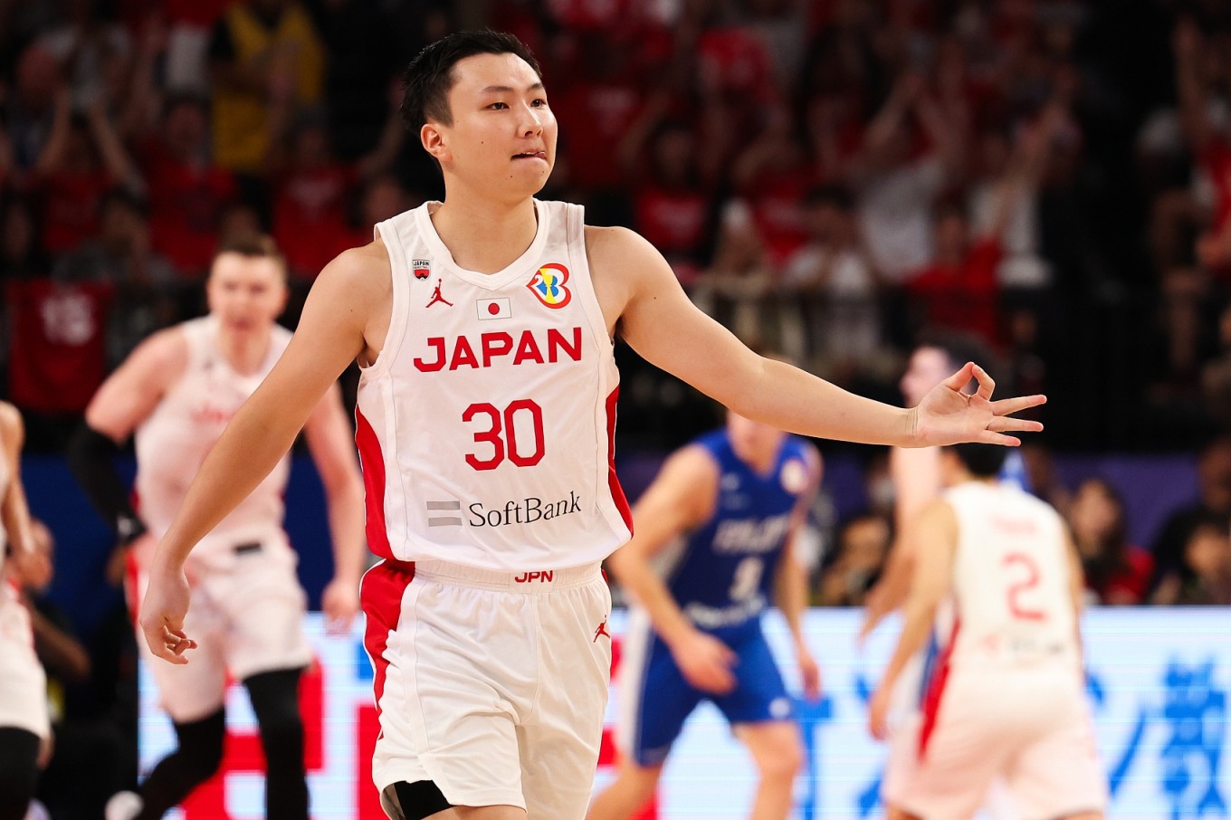 媒体人：日本男篮自身特点决定了只能打小快灵 但其外线很不稳定