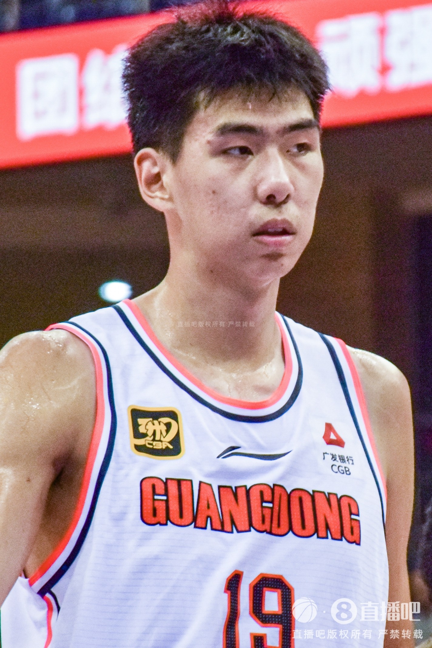 媒体人：要往十几年前倒 想看到一条CBA的交易转会流言是很难得的